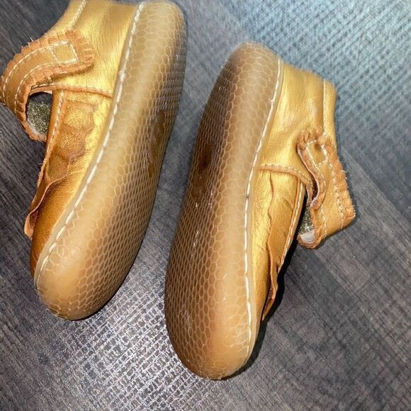 LIVIE & LUCA gold slip on Mary Jane shoes size 5 toddler girl - Picture 3 of 6